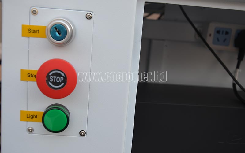 Bloqueo interno y parada de emergencia en máquina de marcado láser de fibra voladora.jpg