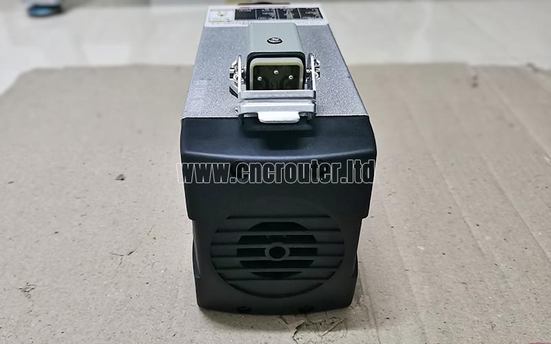 Motor de husillo CNC refrigerado por aire de 2.2 kW con ventilador de refrigeración en la parte superior.jpg