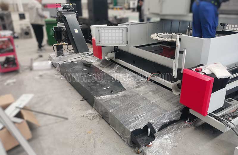 Máquina automática de eliminación de viruta para taladro CNC.jpg