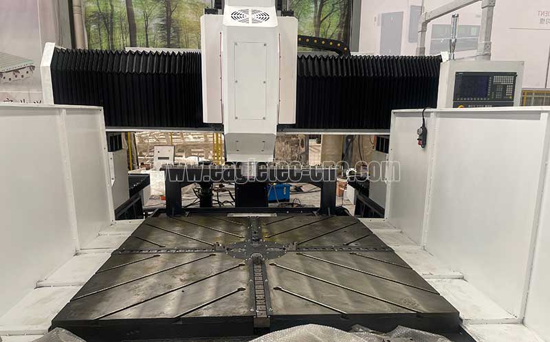 Taladro y fresadora CNC con mandril autocentrante hidráulico de cuatro mordazas.jpg